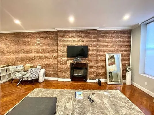 Rented by Compass | media 19
