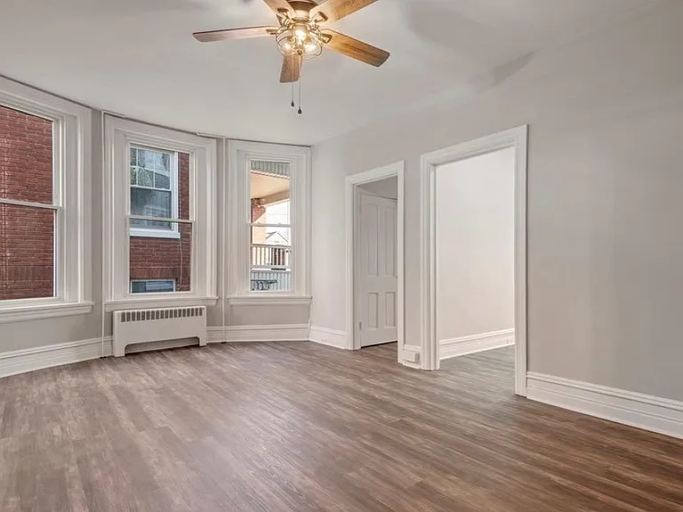 823 Locust St — Photo 10