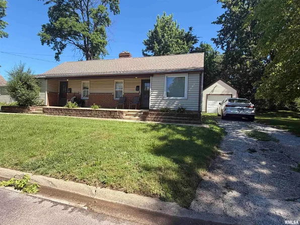 209/211 Madison St, Washington, IL 61571