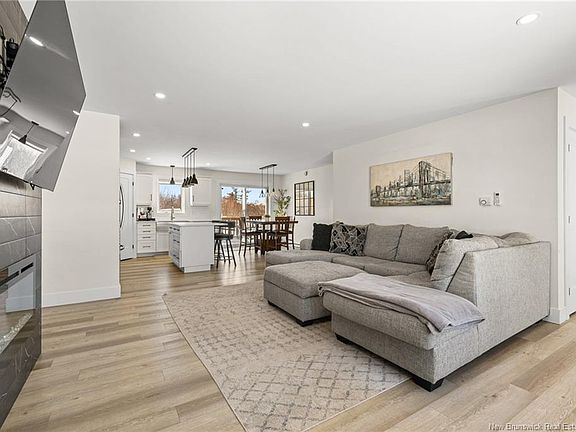 4th image of 375 Glengrove Rd
