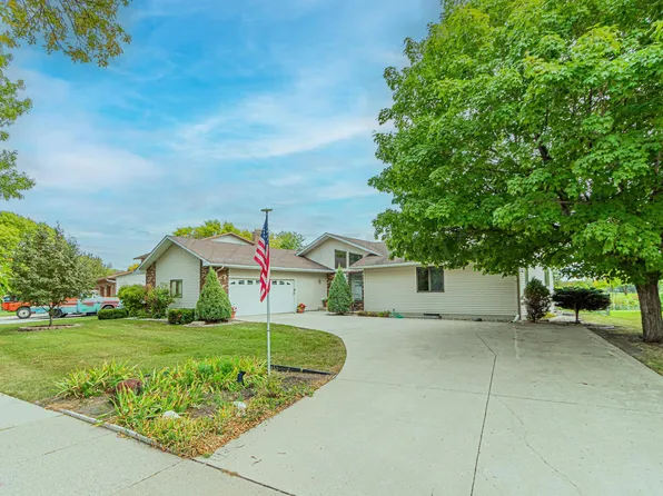 200 Prairiewood Dr S, Fargo, ND 58103