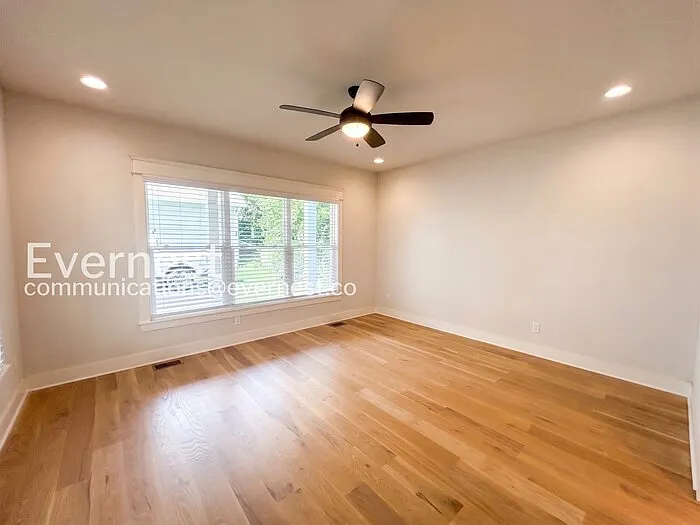 520 Moore Ave — Photo 21