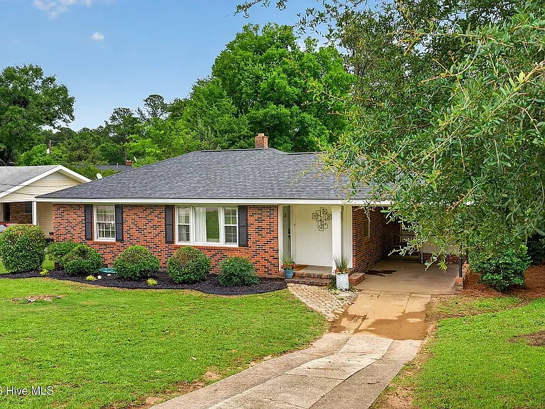 1429 Waccamaw Dr — Photo 1