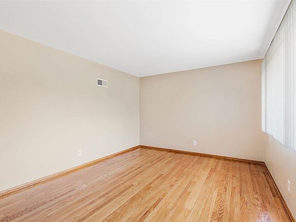 4th image of 3715 Sunerest Dr