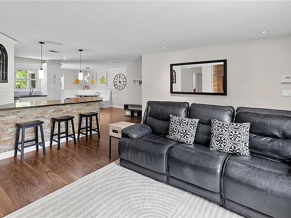 4th image of 210 29th St SW