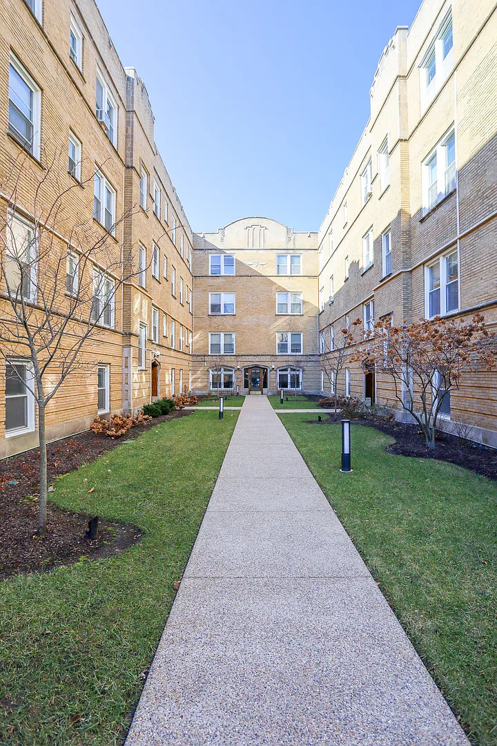 5744 S Stony Island Ave — Photo 1