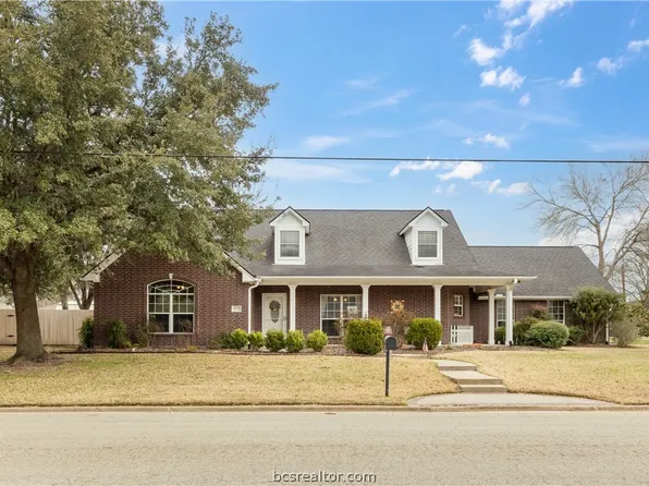 902 Victoria St, Navasota, TX 77868