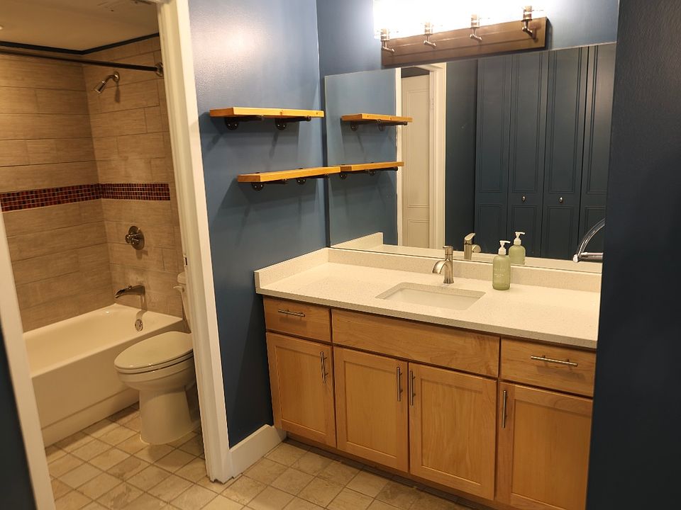 1st image of 600 E 8th St APT 5D