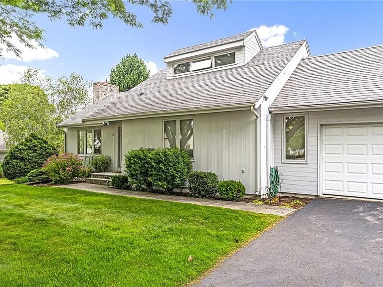 27 Tobin Ln — Photo 2