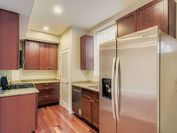 5th image of 4415 N Rockwell St APT 2R
