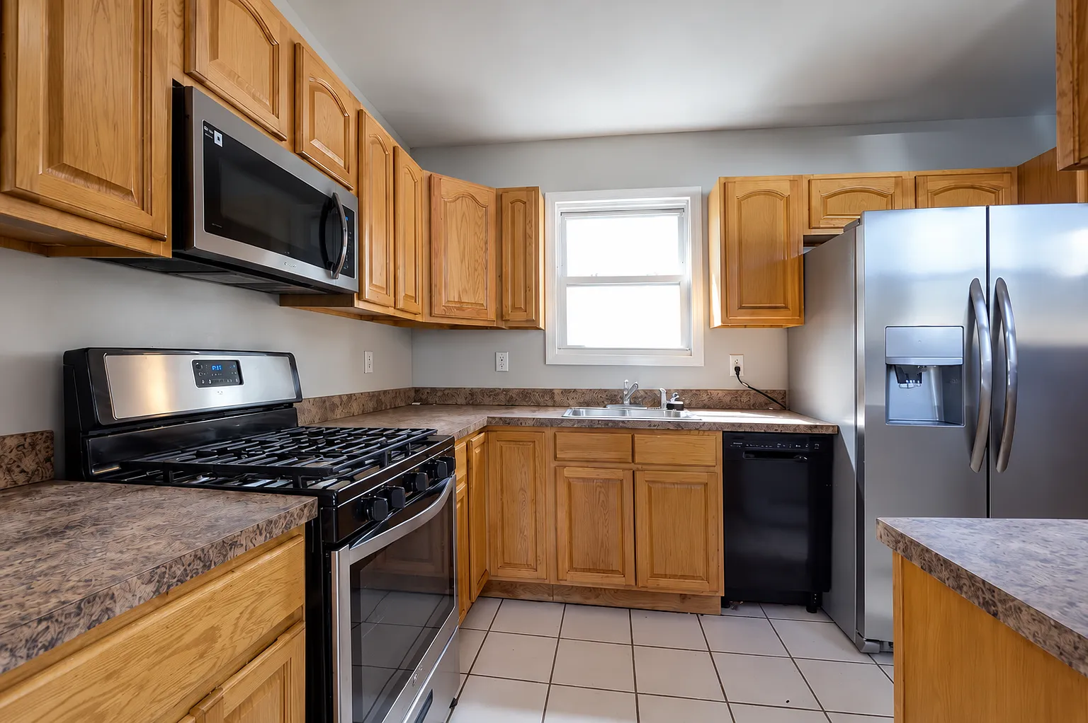 31 E Erie Ave — Photo 4