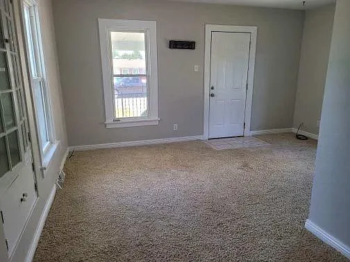 506 Somerset Ave — Photo 2