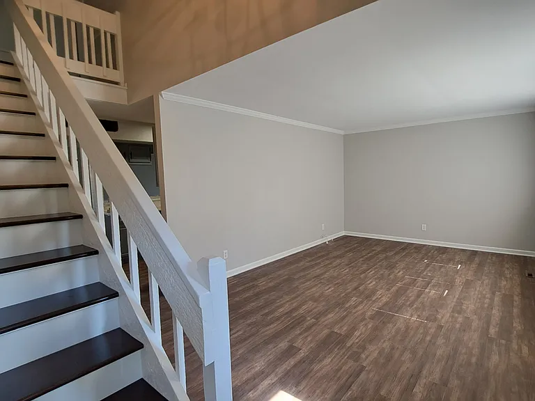 Barrow Dr — Photo 1