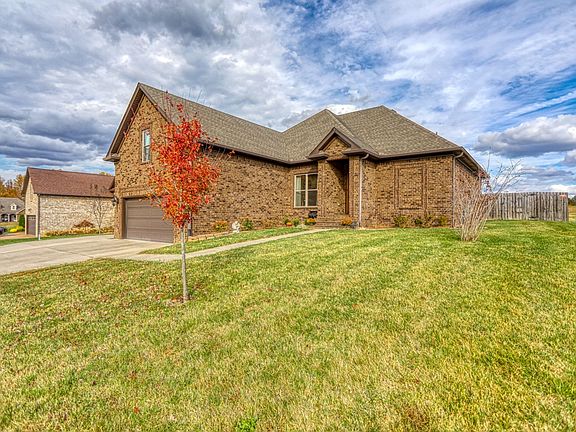 3rd image of 113 Grayson Ln
