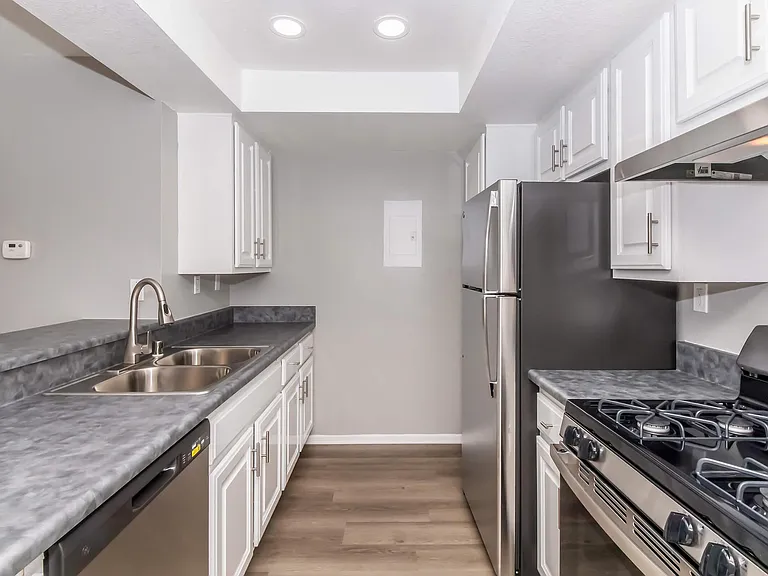 Palm Court Apartment Homes — Photo 33