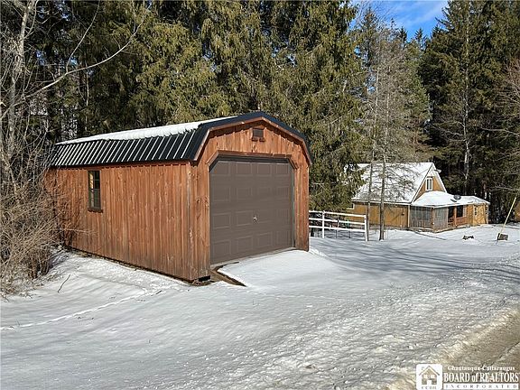 2nd image of 2031 Wolf Creek Rd