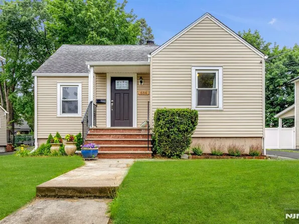 684 Asbury St, New Milford, NJ 07646