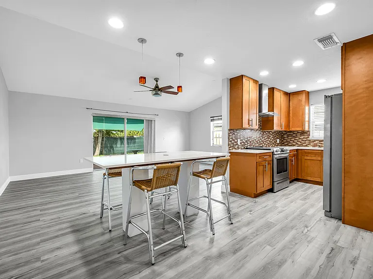 23073 SW 56th Ave — Photo 2