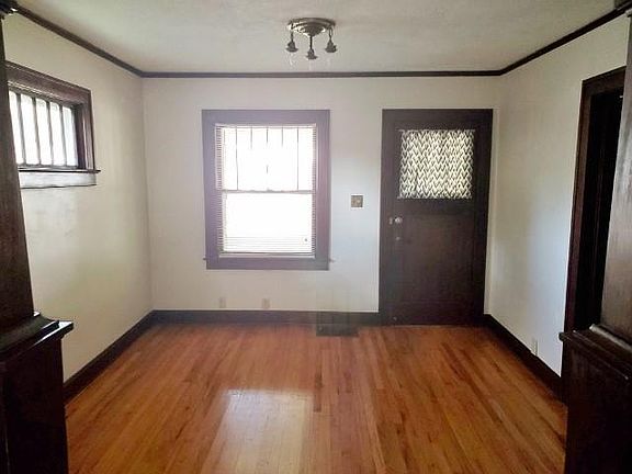 4th image of 117 W Linden Ave