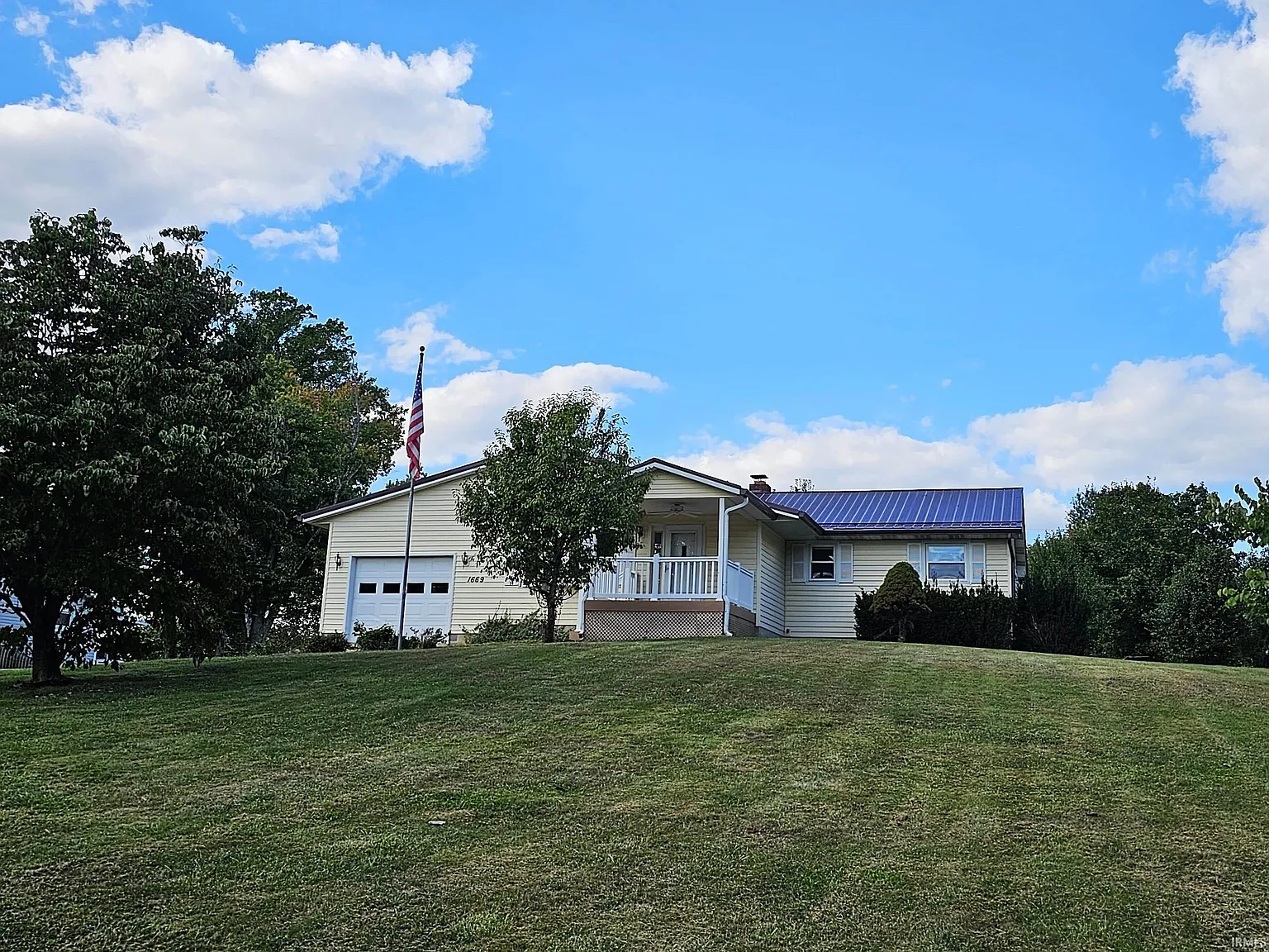 1669 E Moffett Ln photo 1