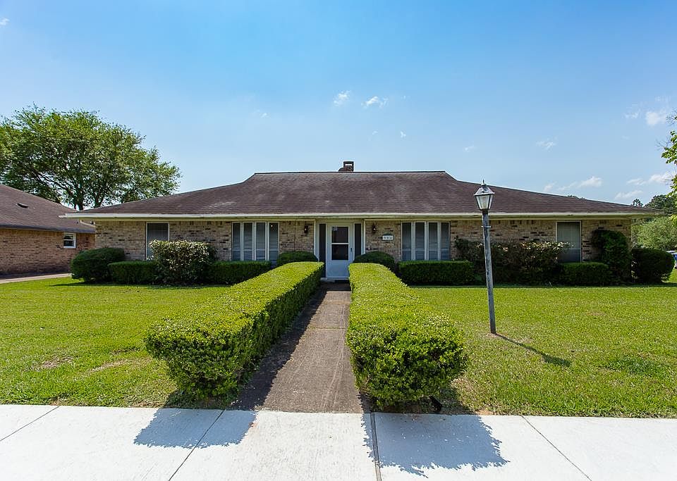 1st image of 904 Circle Bend Dr