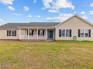 101 Goldie Ln, Beulaville, NC 28518