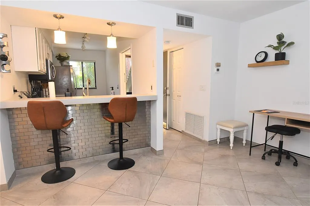 1 bed, 1.0 bath, 731 sqft, $3,800 — Photo 4
