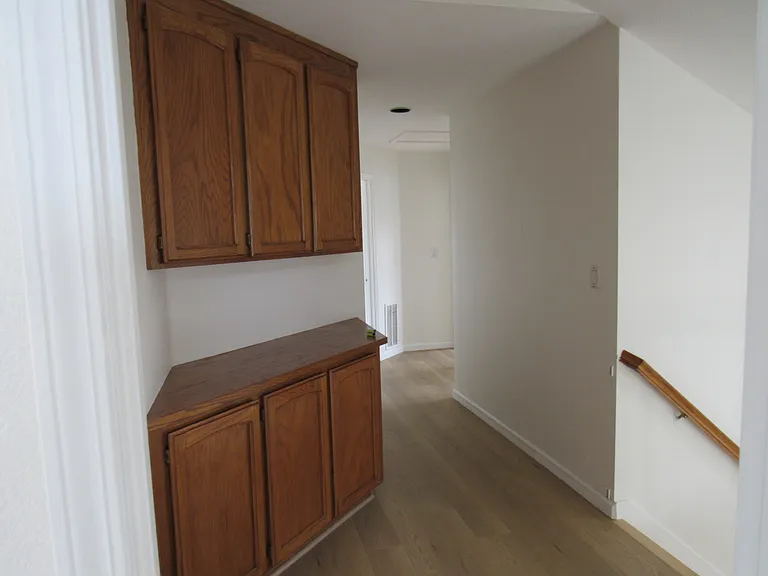 Additional storage on landing