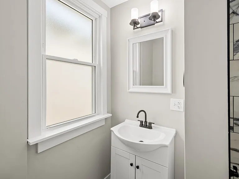 21 Lacona St — Photo 14