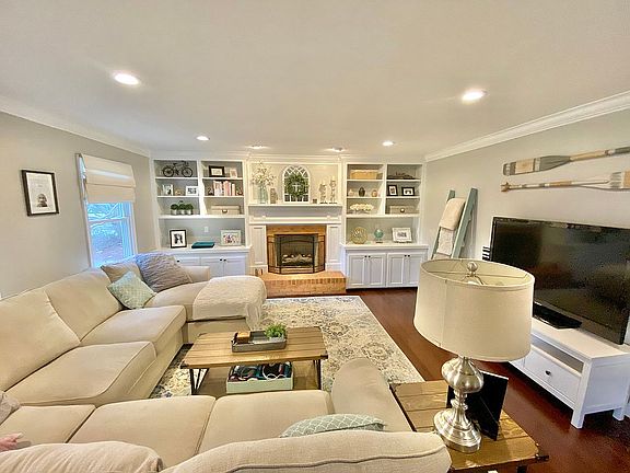 5th image of 625 Royal Grant Dr