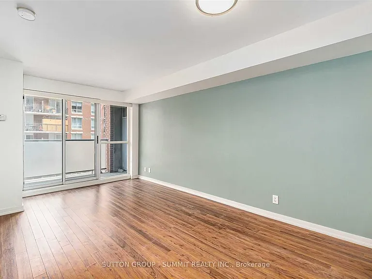 1005 King St W #416 — Photo 14