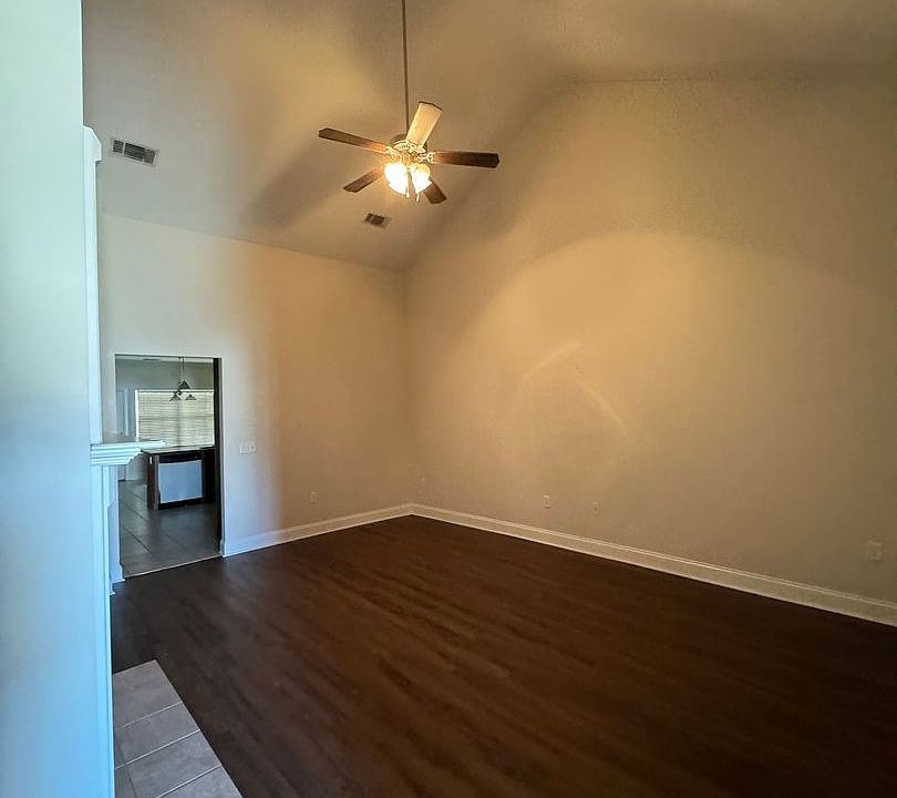 1st image of 105 Ledbury Cv