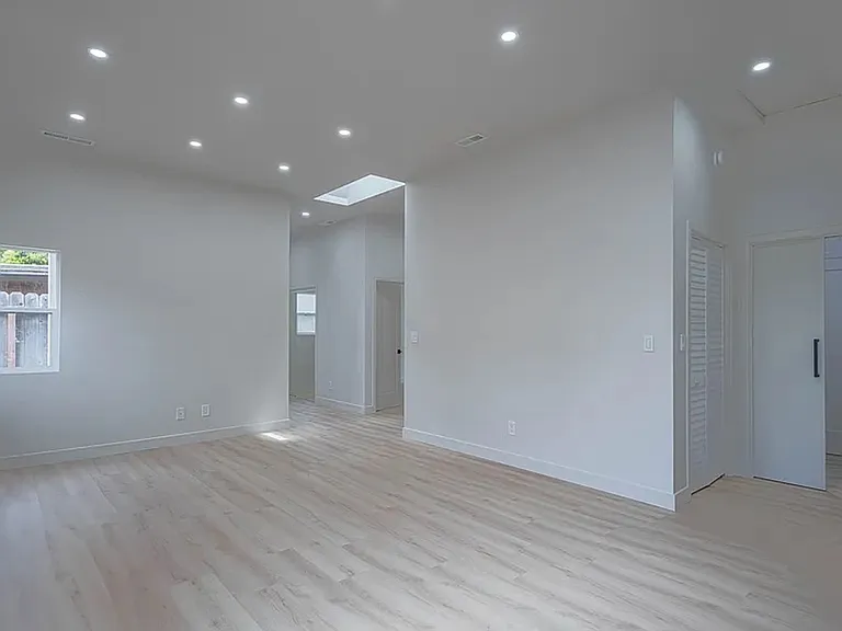 987 Harcourt Ave — Photo 9