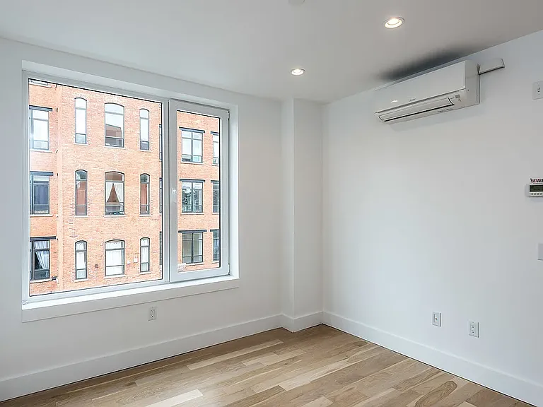 16 N Henry St #3B — Photo 4
