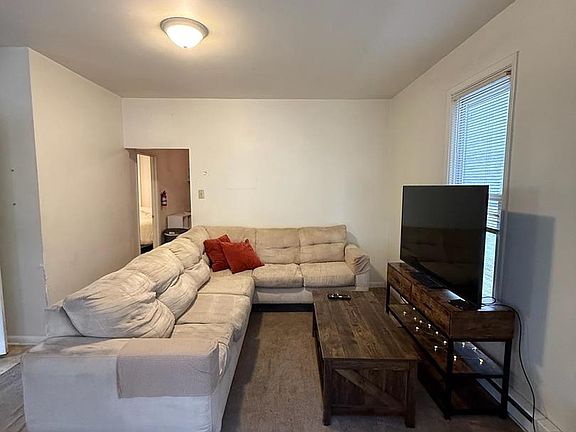 4th image of 223 N Maple Ave
