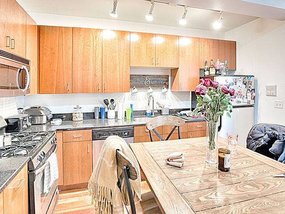5th image of 1116 N Wood St #1F