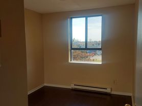 645 Glengarry