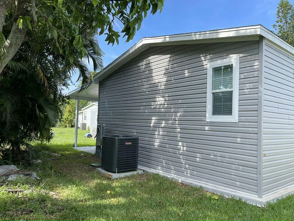 3 bed, 2.0 bath, 1310 sqft, $1,854 — Photo 4
