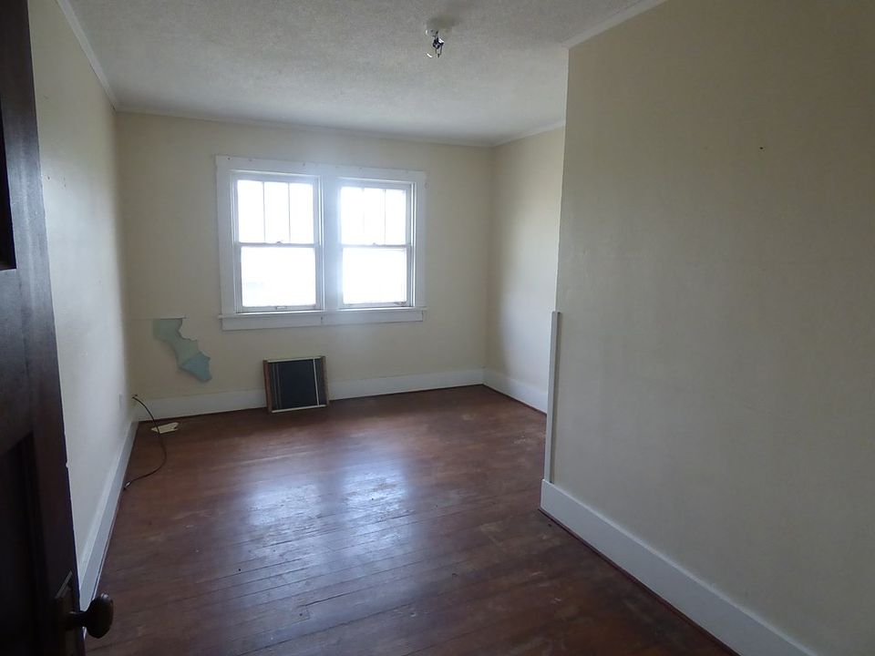 2nd image of 357 W Columbia St
