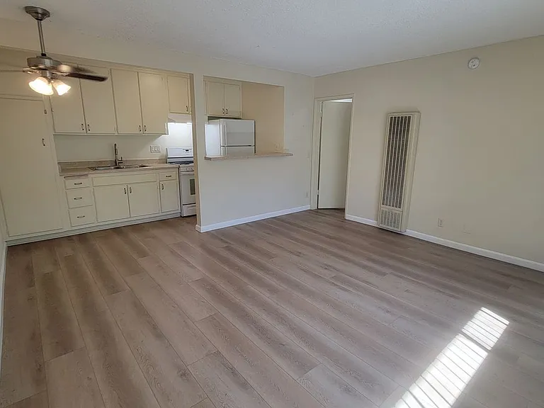 37 unit building close to CSUN! — Photo 3