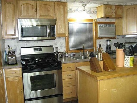 3rd image of 1014 N 10th St