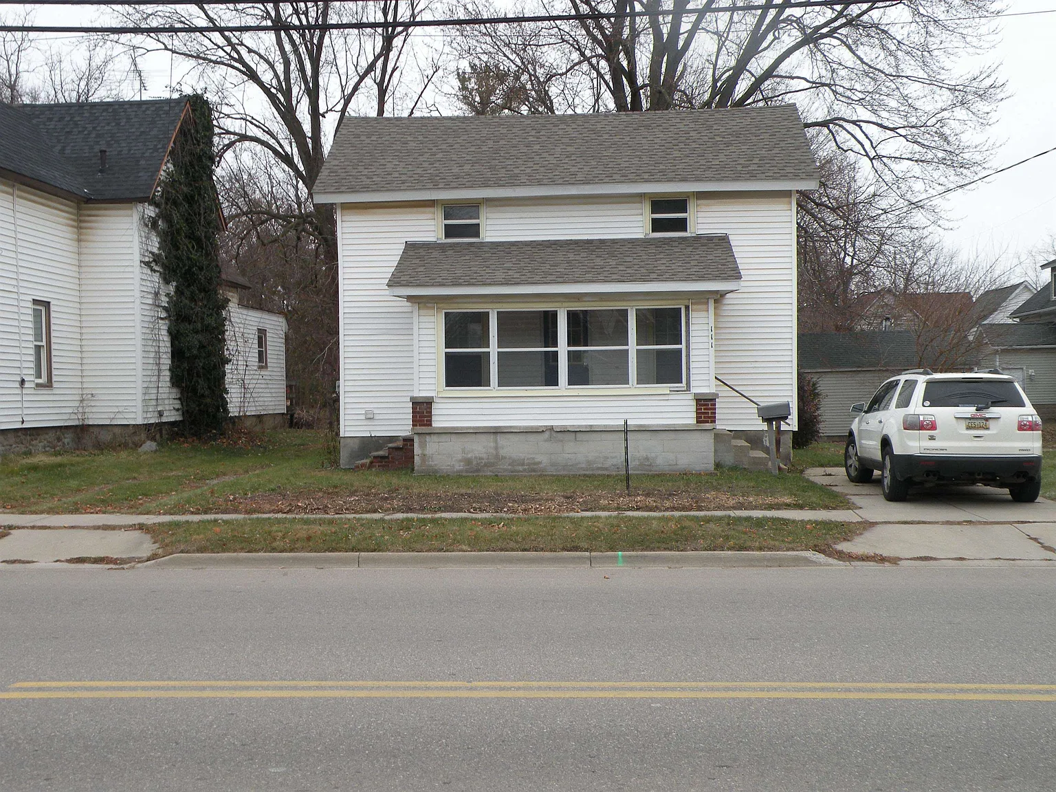 111 S Oak St photo 1
