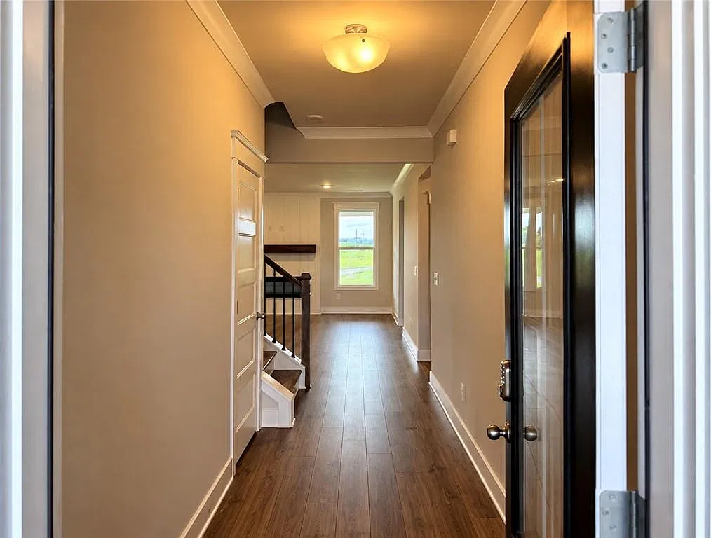 4 bed, 2.5 bath, 2347 sqft, $3,100 — Photo 3