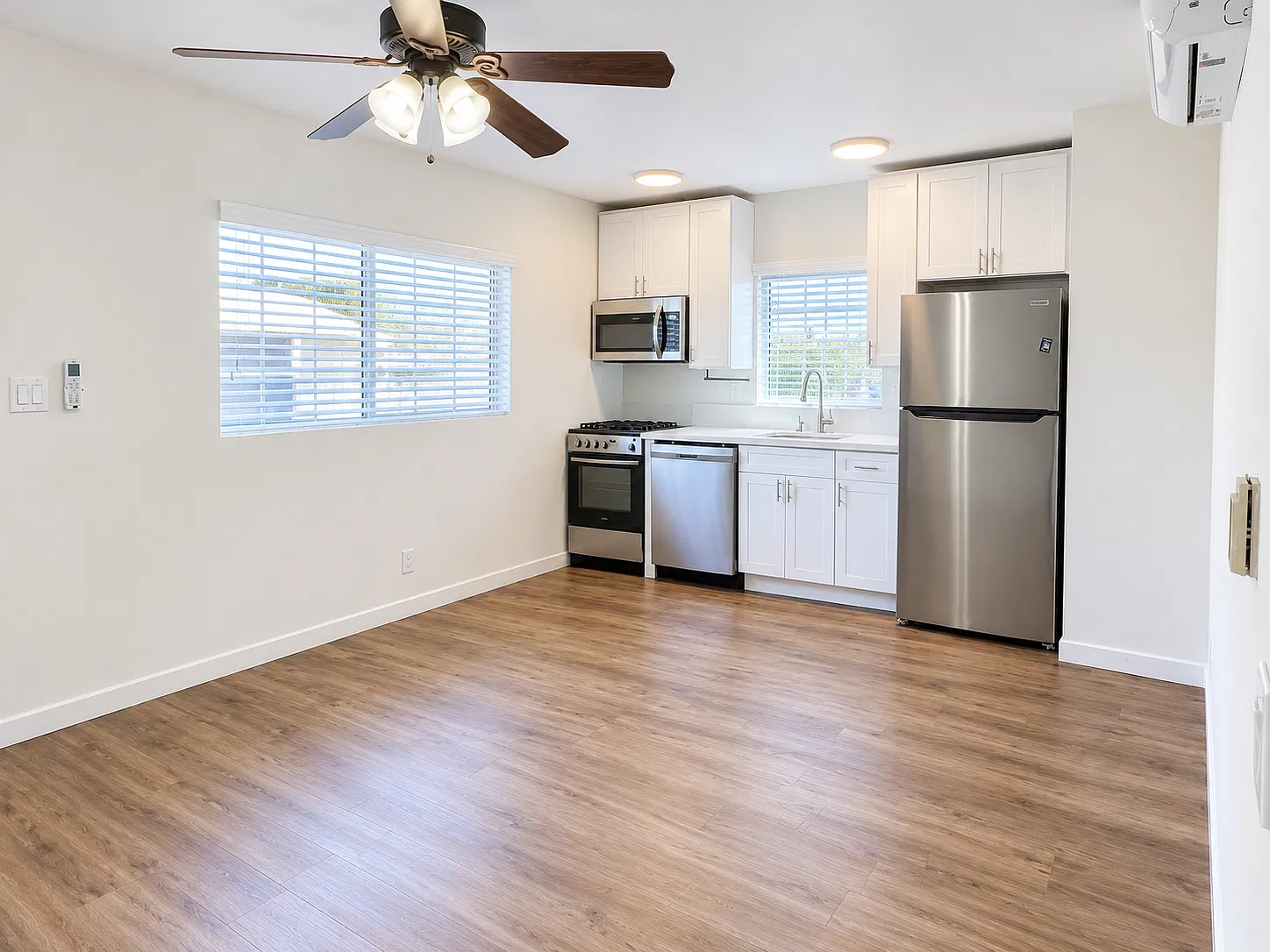 2 bed, 640 sqft, $3,595 — Photo 3