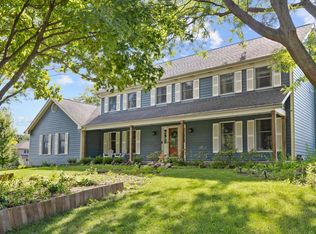 230 Deer Ln, Dundee, IL 60118