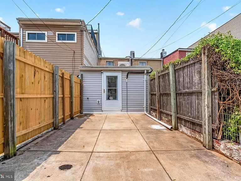1611 Clarkson St — Photo 16