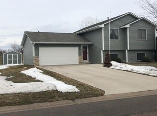 4385 Hamlet Ave N, Oakdale, MN 55128