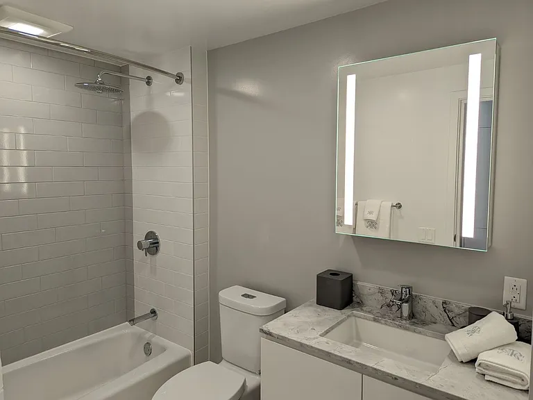 987 Queen St #4110 — Photo 4
