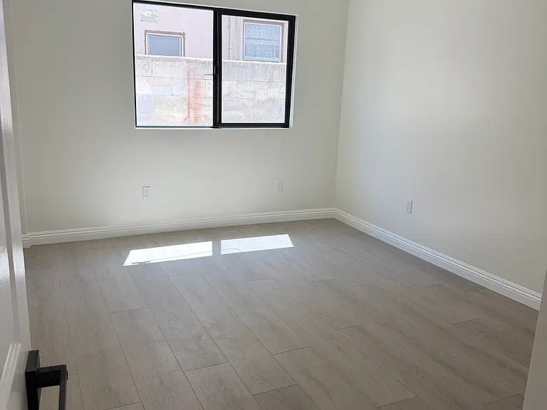 11461 Albers St #1 — Photo 6