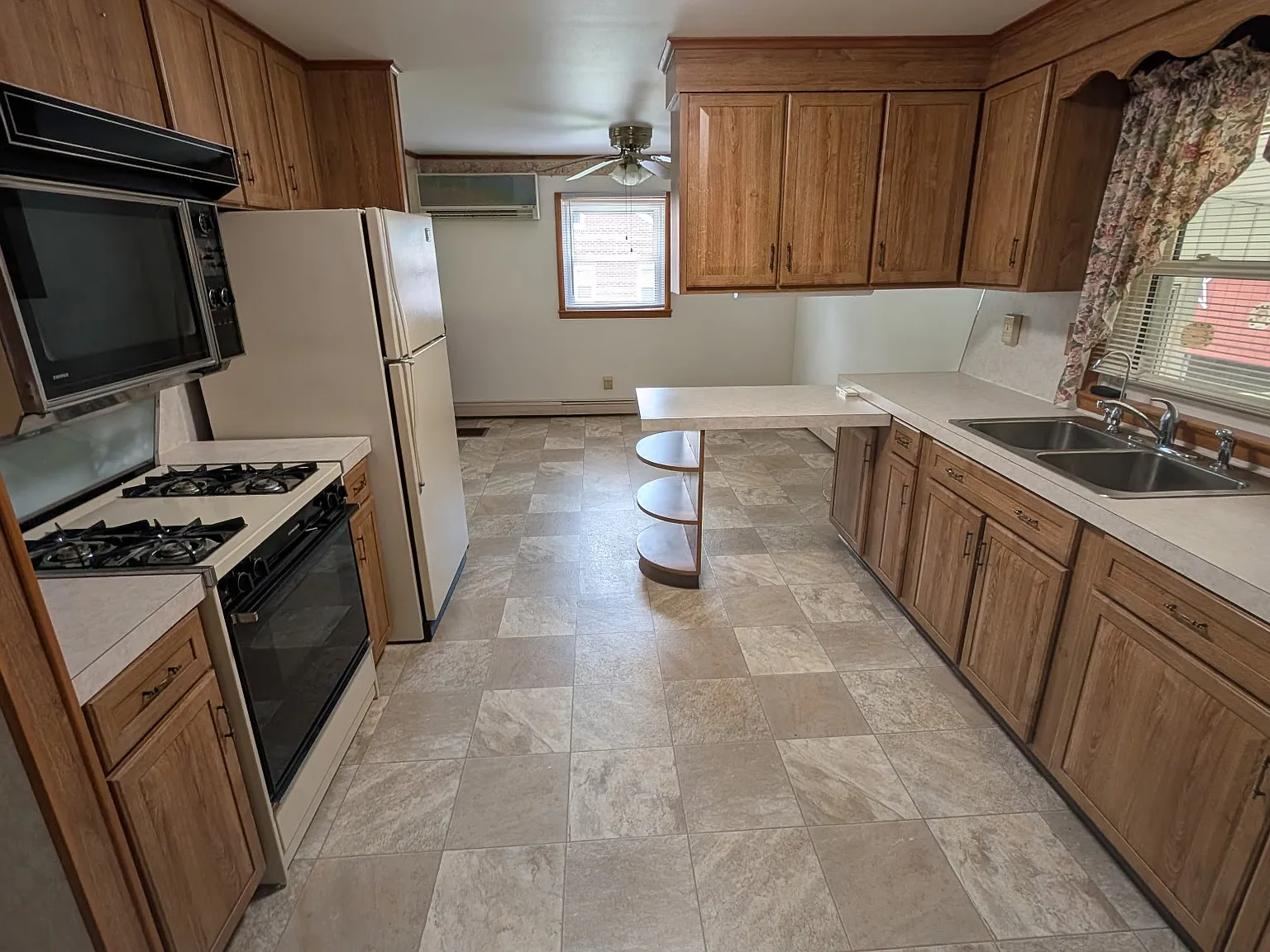 2101 S Forge Rd — Photo 3
